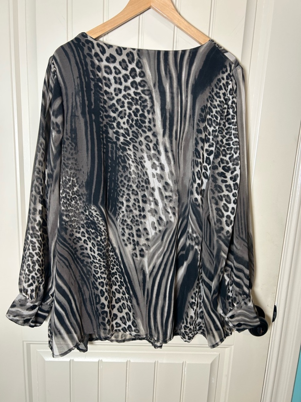 Changes byTogether Women’s Embellished Animal-Print Long Sleeve BlouseBoho Sz 22 - Picture 2 of 12
